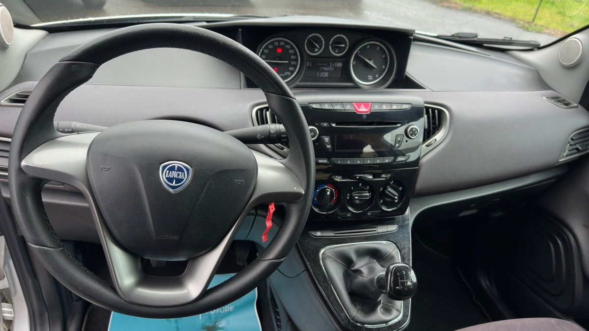 Lancia Ypsilon 1.3 MJT 16V 95 CV 5 porte S&S Silver (9)
