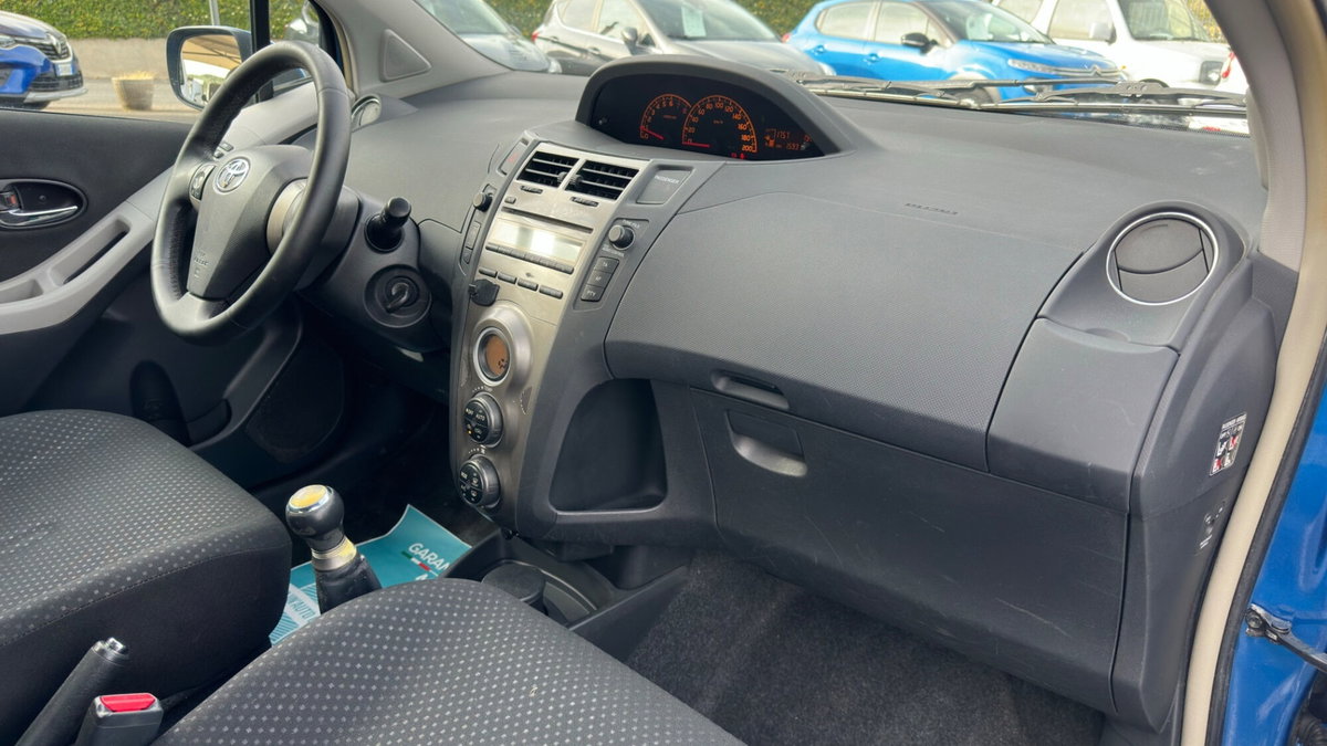 Toyota Yaris 1.0 5 porte (10)