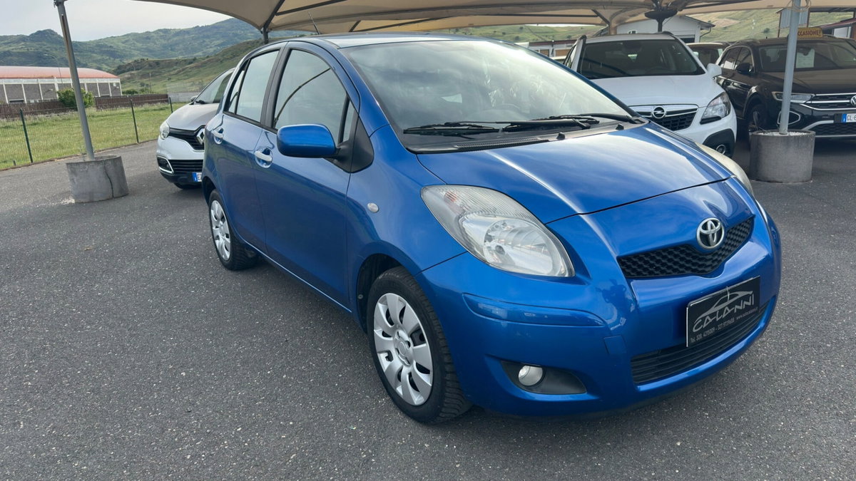 Toyota Yaris 1.0 5 porte (2)