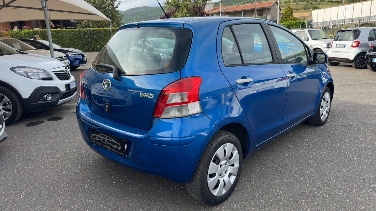 Toyota Yaris 1.0 5 porte (3)