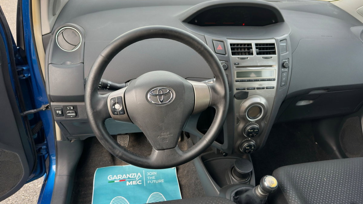 Toyota Yaris 1.0 5 porte (5)