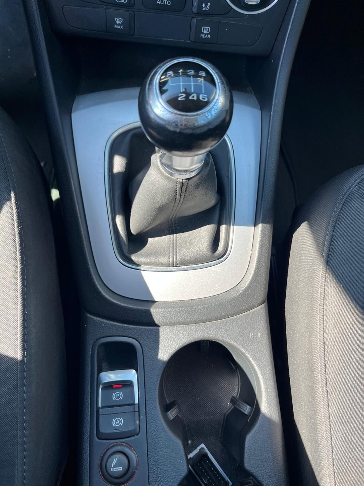 Audi Q3 2.0 TDI 120 CV Business (12)