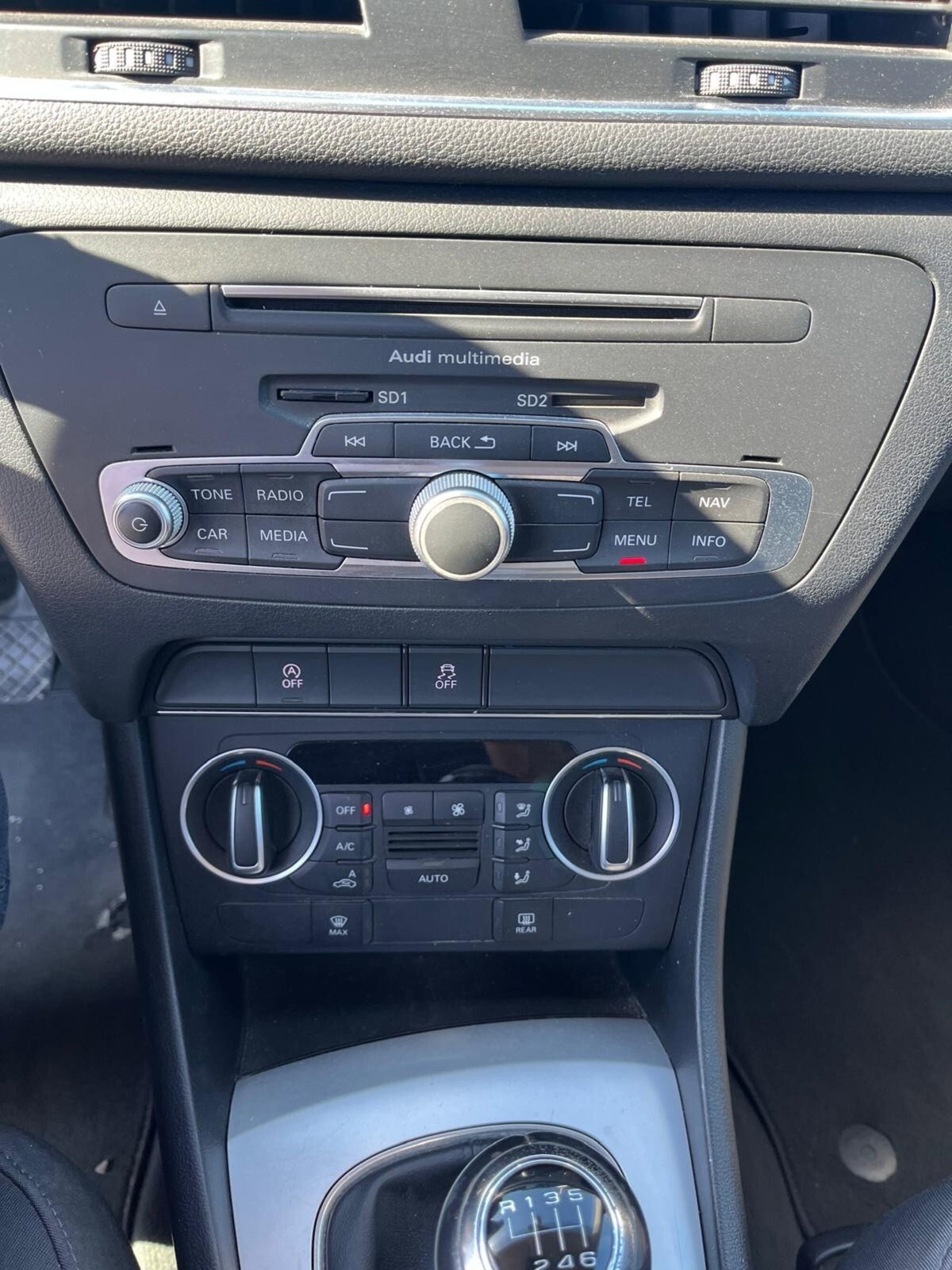 Audi Q3 2.0 TDI 120 CV Business (13)