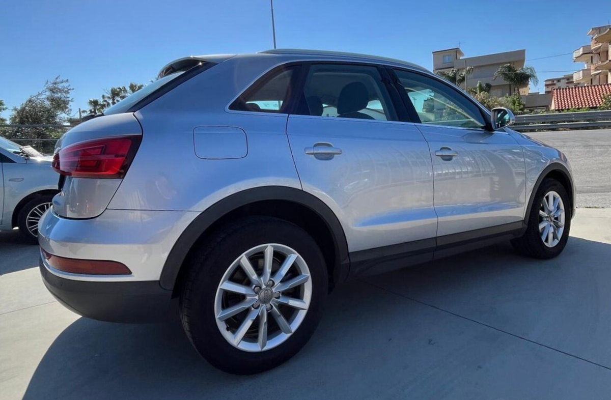 Audi Q3 2.0 TDI 120 CV Business (4)