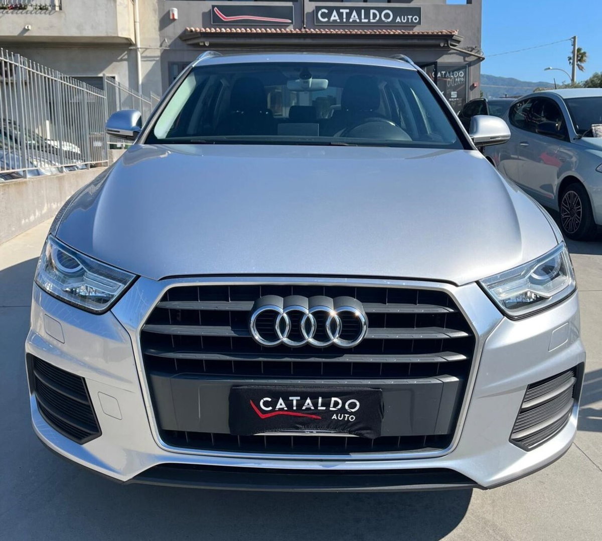 Audi Q3 2.0 TDI 120 CV Business (6)