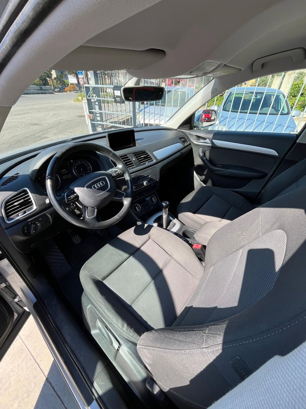 Audi Q3 2.0 TDI 120 CV Business (7)