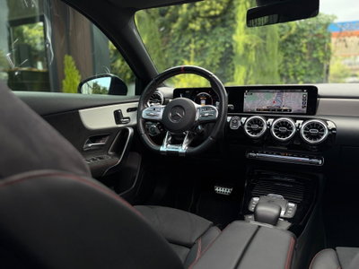 Mercedes-Benz Classe A 35 AMG 4Matic (9)