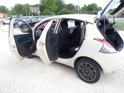 Lancia Ypsilon 1.2 69 CV 5 porte Platinum (11)