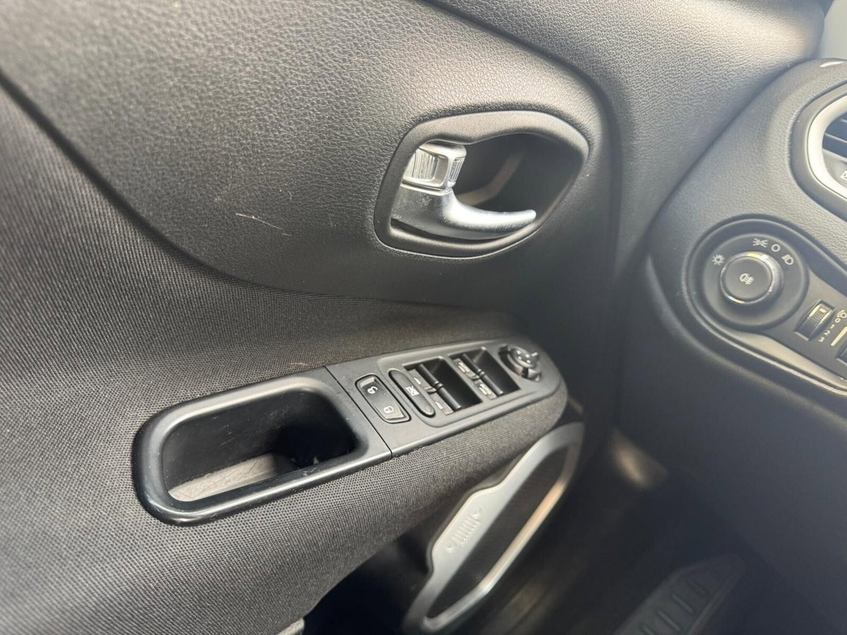 Jeep Renegade 1.6 Mjt 120 CV Sport (18)