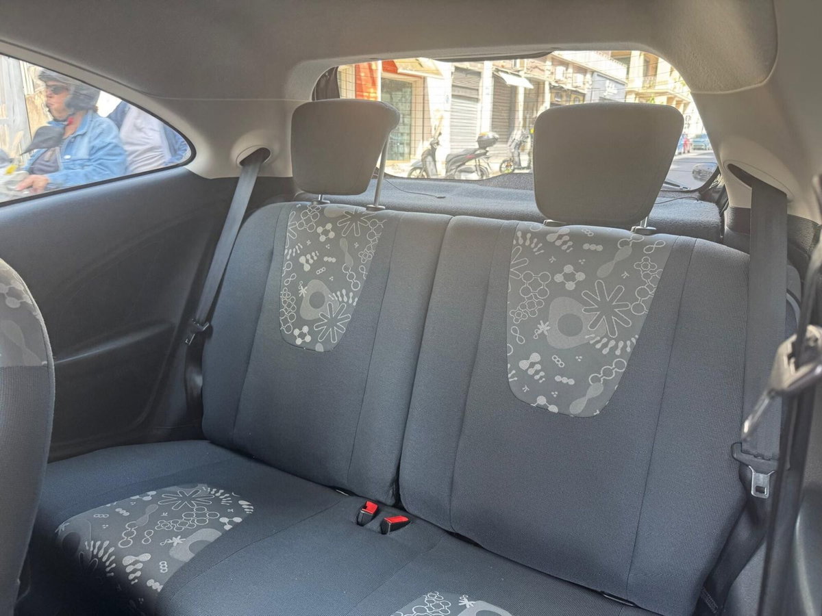 Ford Ka 1.2 8V 69CV Titanium (17)