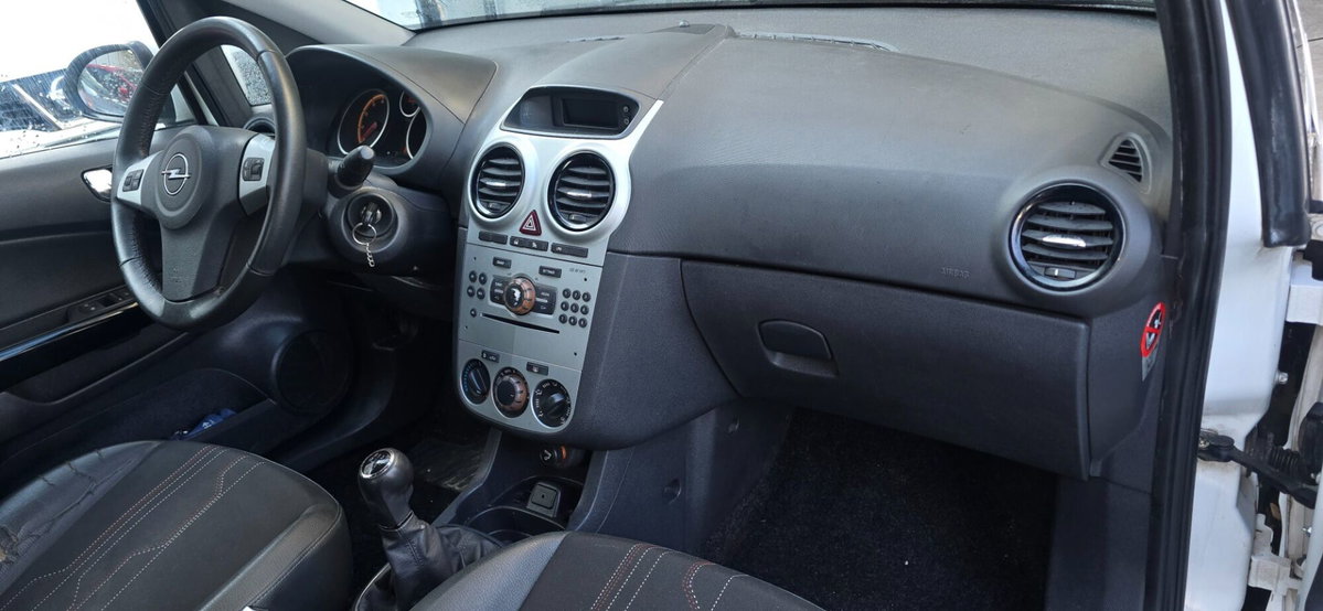 Opel Corsa 1.2 85CV 5 porte GPL-TECH Edition (11)