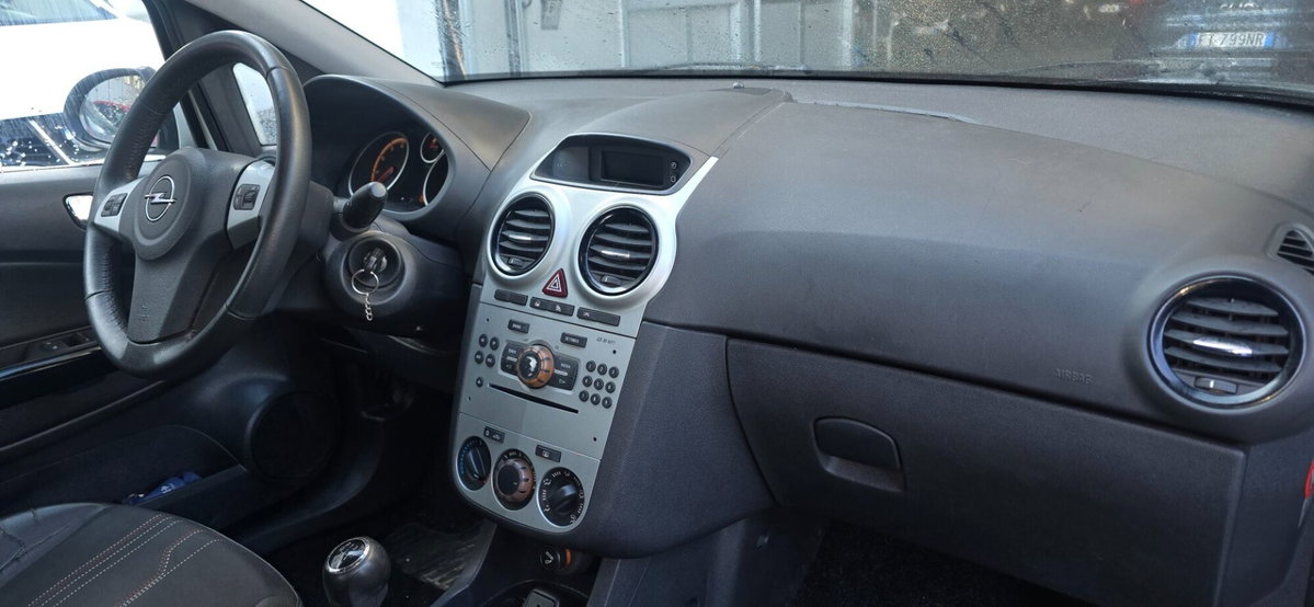 Opel Corsa 1.2 85CV 5 porte GPL-TECH Edition (12)