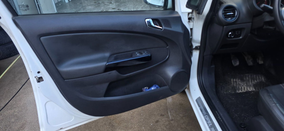 Opel Corsa 1.2 85CV 5 porte GPL-TECH Edition (9)