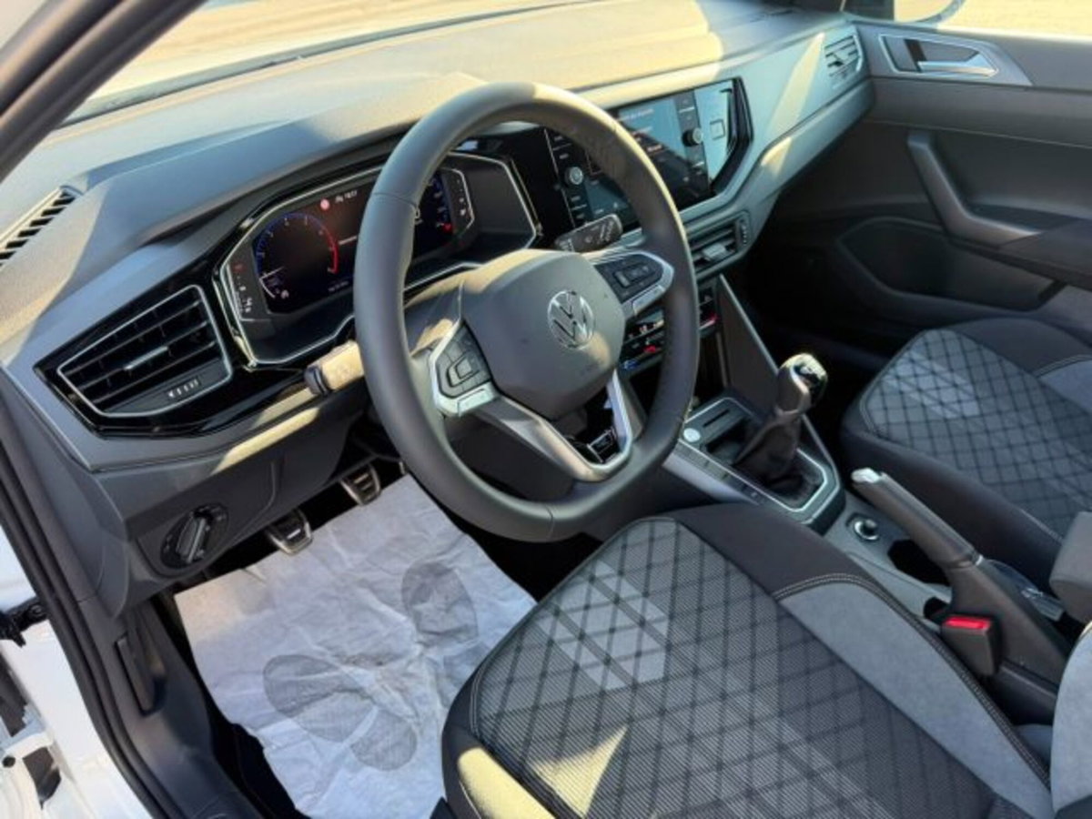 Volkswagen Taigo 1.0 tsi R-Line 115cv (11)