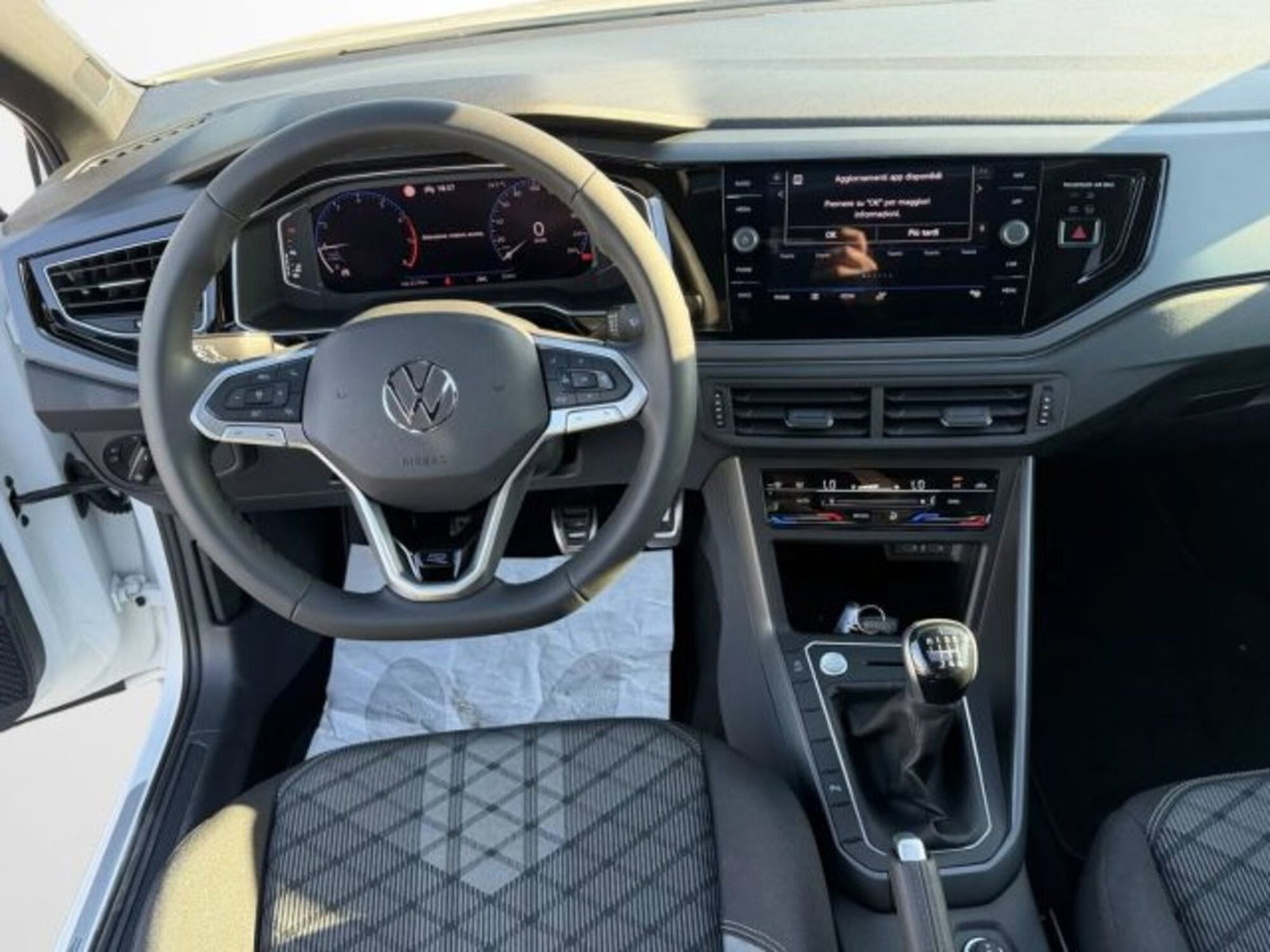 Volkswagen Taigo 1.0 tsi R-Line 115cv (12)