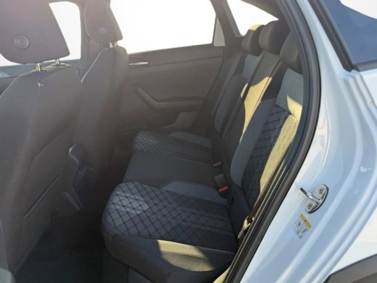 Volkswagen Taigo 1.0 tsi R-Line 115cv (9)
