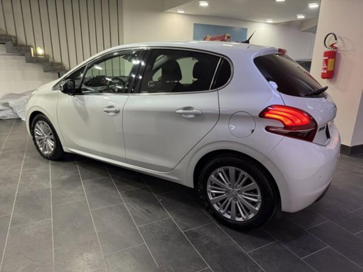 Peugeot 208 BlueHDi 100 Stop&Start 5 porte Allure (8)