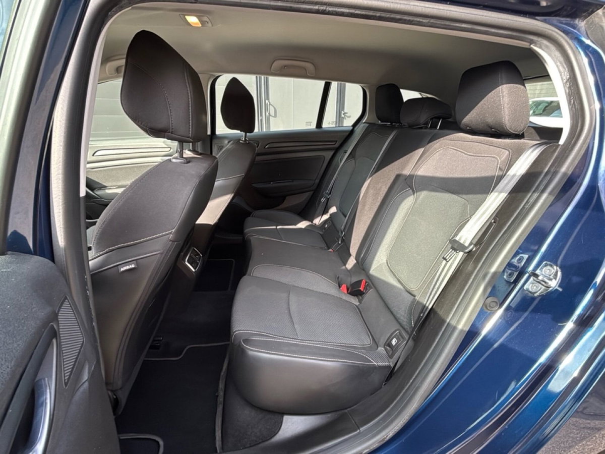 Renault Mégane Sporter Blue dCi 115 CV Business (11)
