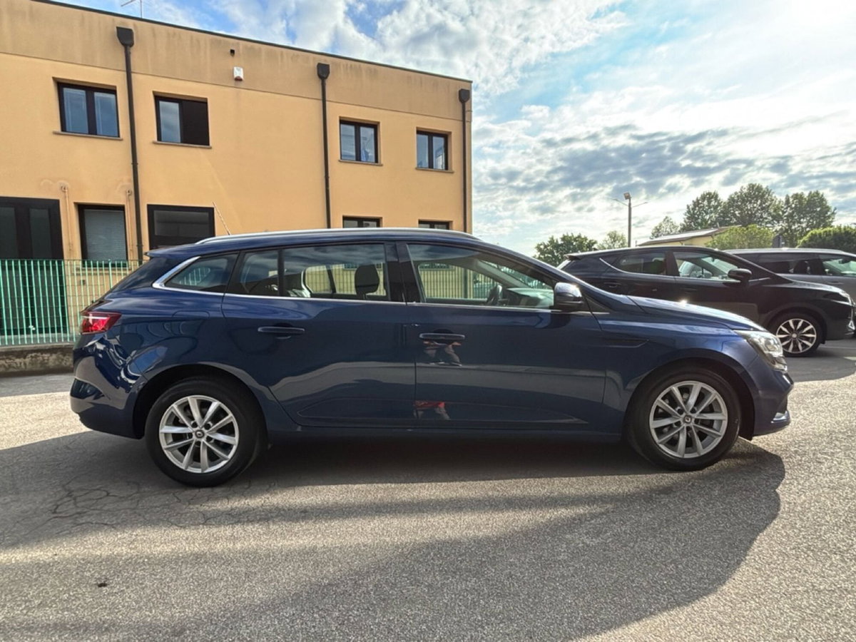 Renault Mégane Sporter Blue dCi 115 CV Business (4)