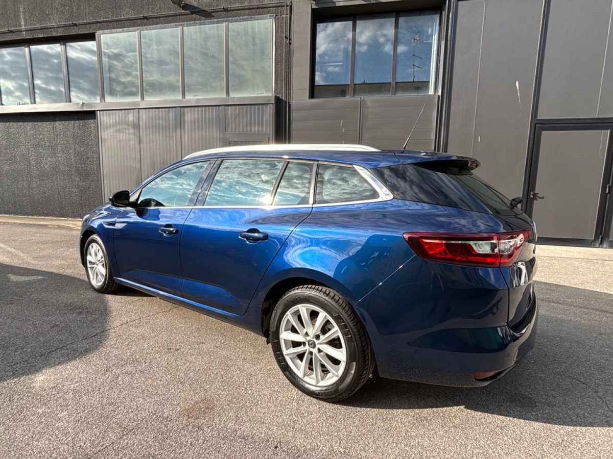 Renault Mégane Sporter Blue dCi 115 CV Business (6)