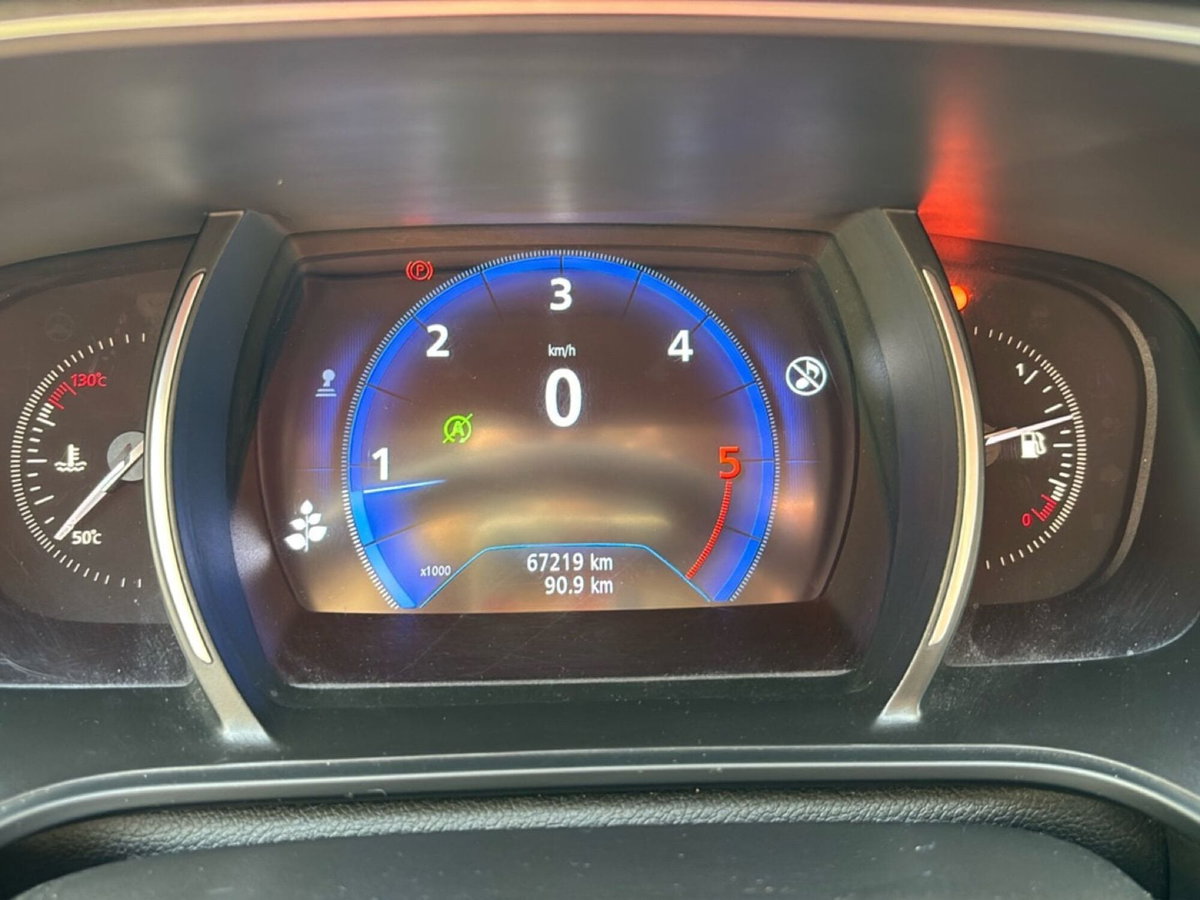 Renault Mégane Sporter Blue dCi 115 CV Business (9)