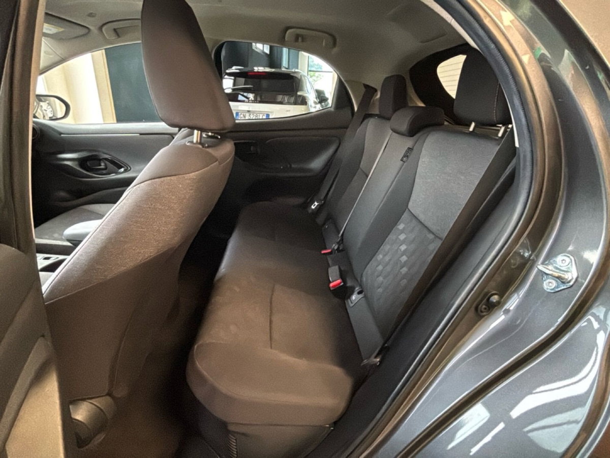 Toyota Yaris 1.5 Hybrid 5 porte Trend (10)