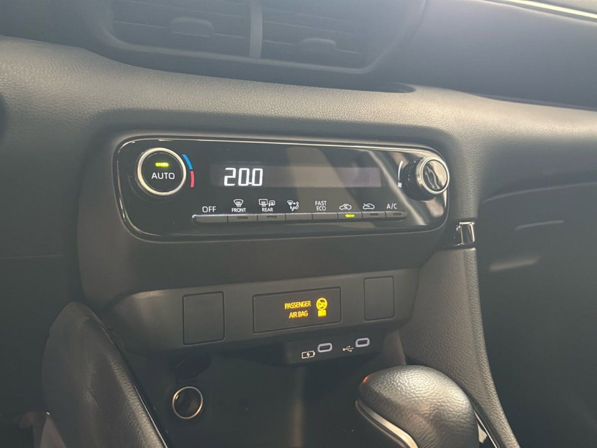 Toyota Yaris 1.5 Hybrid 5 porte Trend (13)