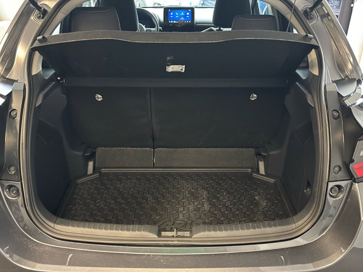 Toyota Yaris 1.5 Hybrid 5 porte Trend (14)