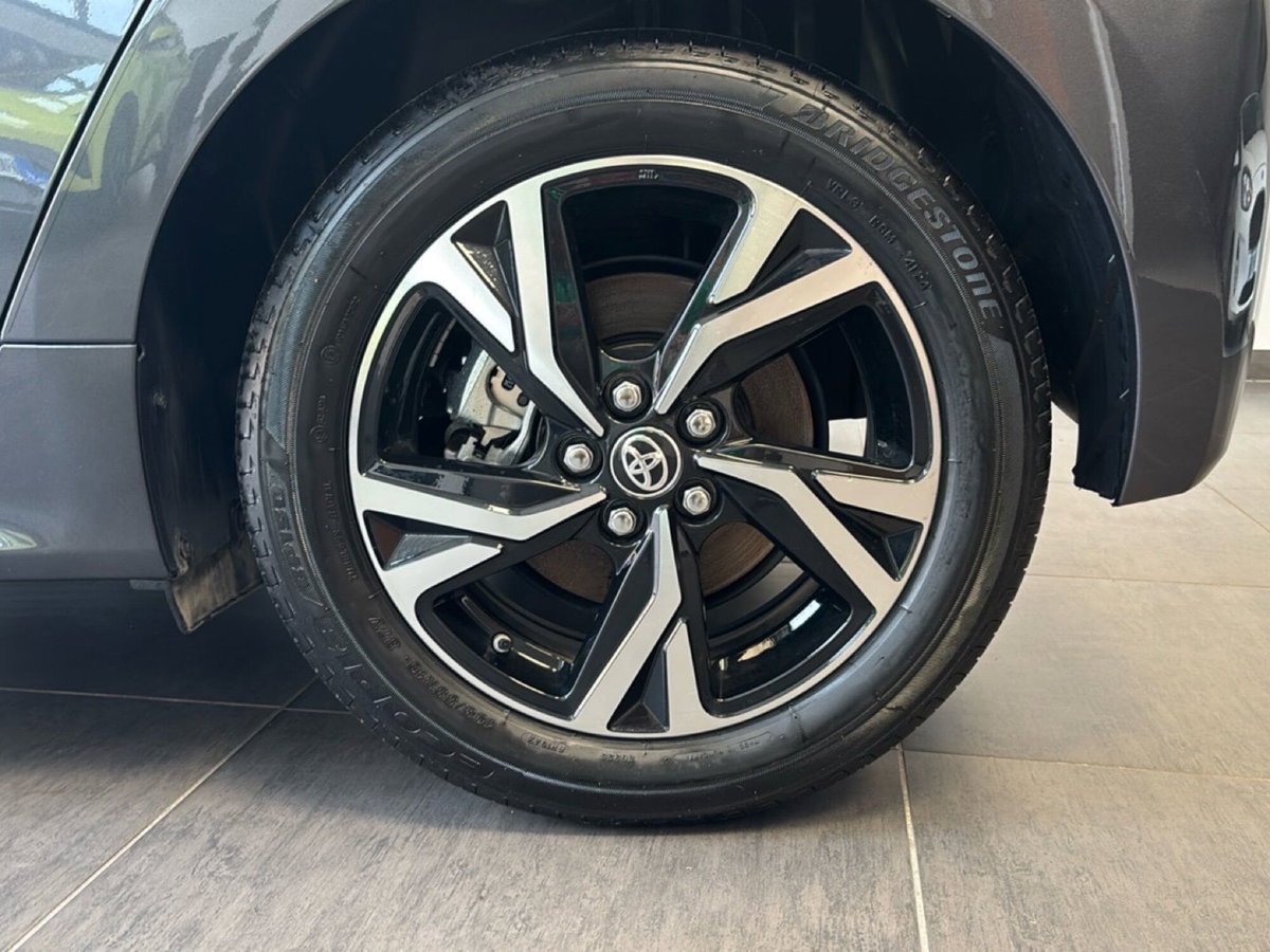 Toyota Yaris 1.5 Hybrid 5 porte Trend (15)