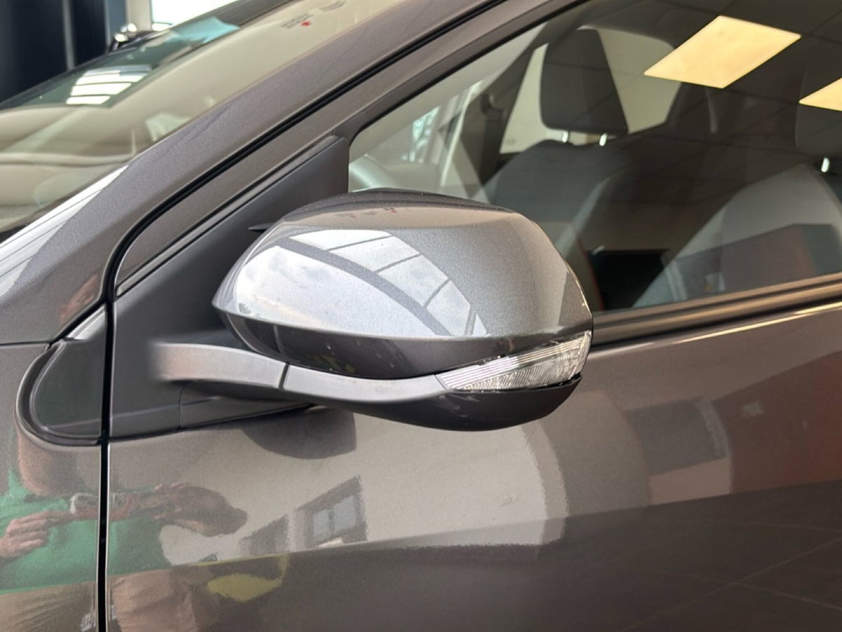 Toyota Yaris 1.5 Hybrid 5 porte Trend (17)