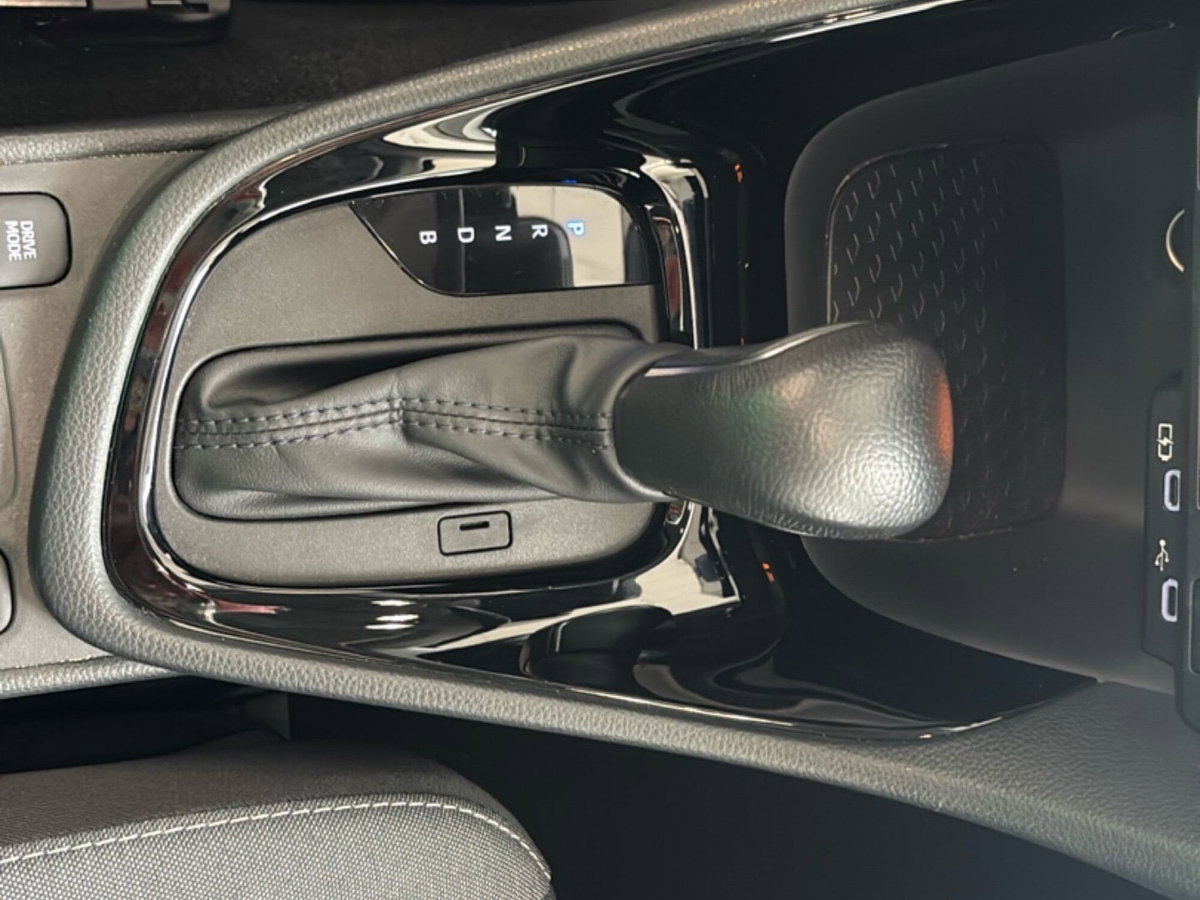 Toyota Yaris 1.5 Hybrid 5 porte Trend (18)
