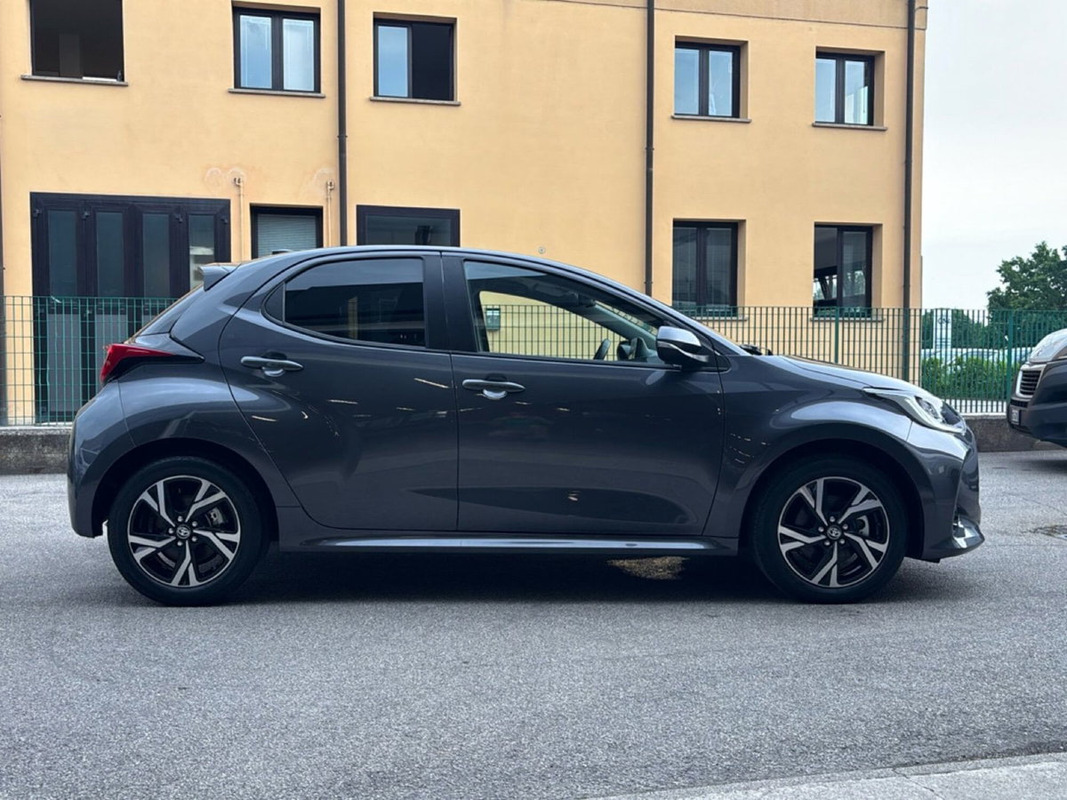 Toyota Yaris 1.5 Hybrid 5 porte Trend (3)