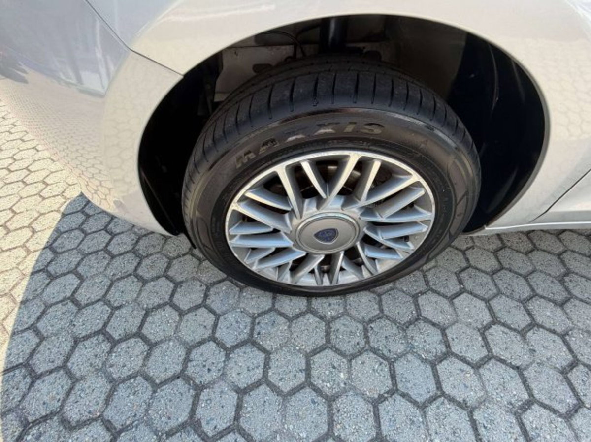 Lancia Ypsilon 1.3 MJT 16V 95 CV 5 porte S&S Gold (13)