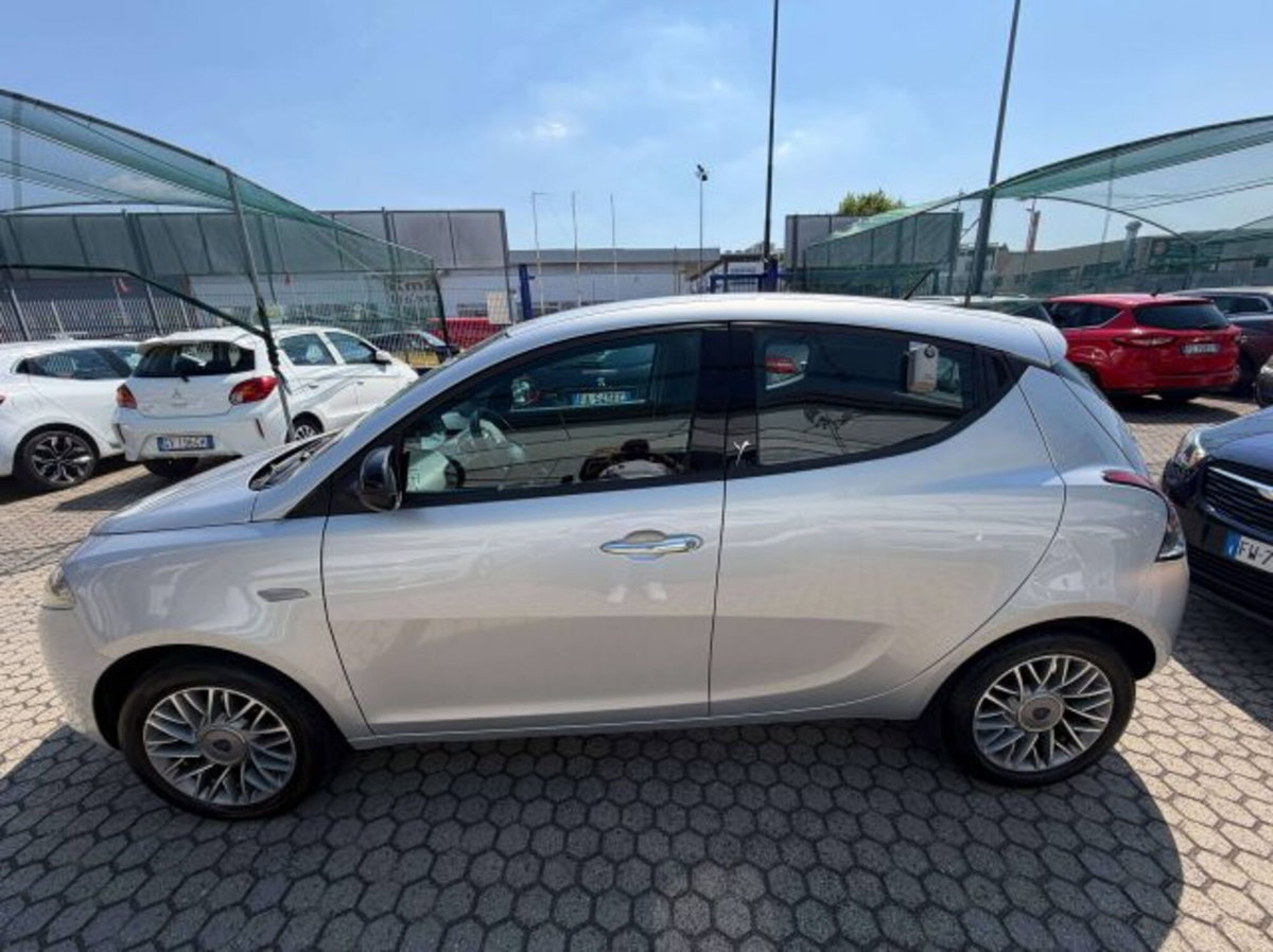 Lancia Ypsilon 1.3 MJT 16V 95 CV 5 porte S&S Gold (2)
