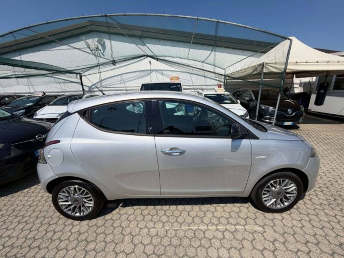 Lancia Ypsilon 1.3 MJT 16V 95 CV 5 porte S&S Gold (4)
