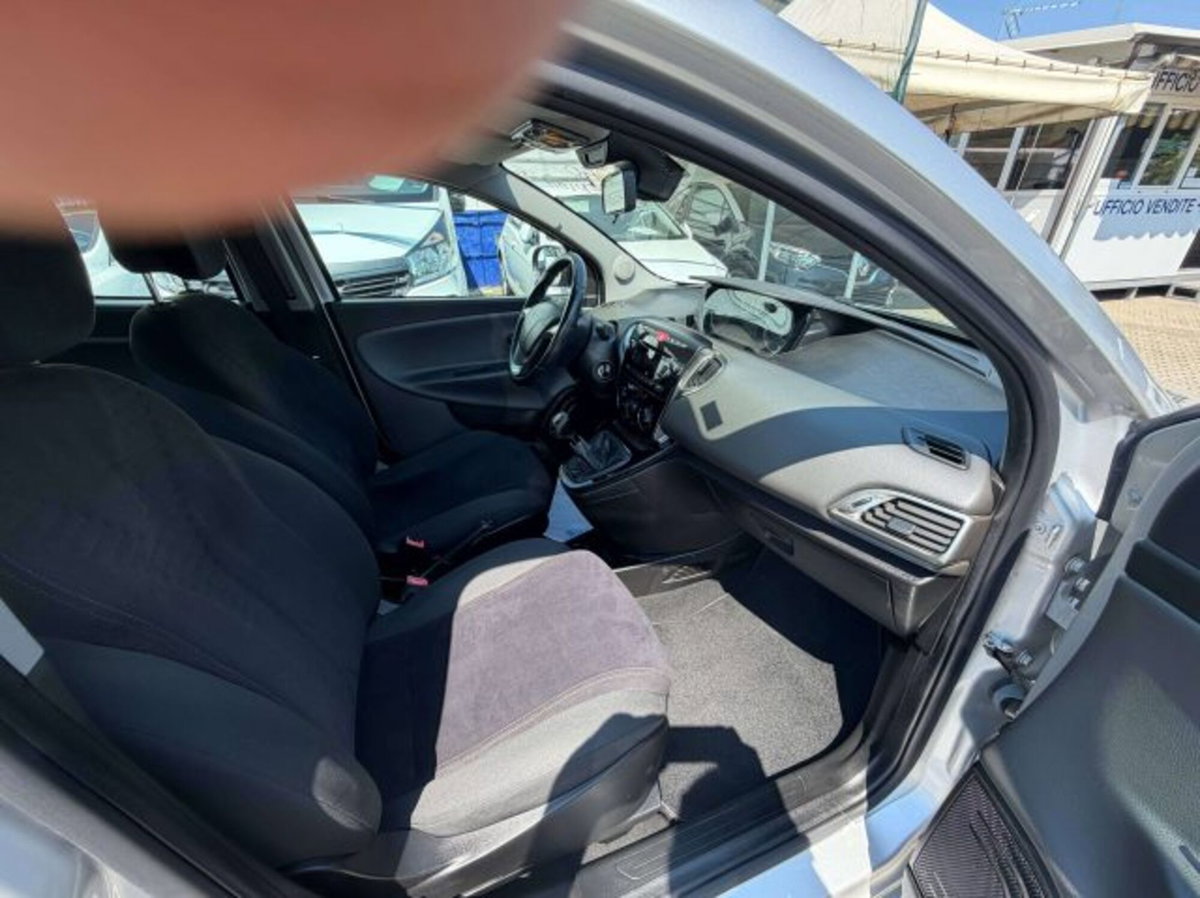 Lancia Ypsilon 1.3 MJT 16V 95 CV 5 porte S&S Gold (6)