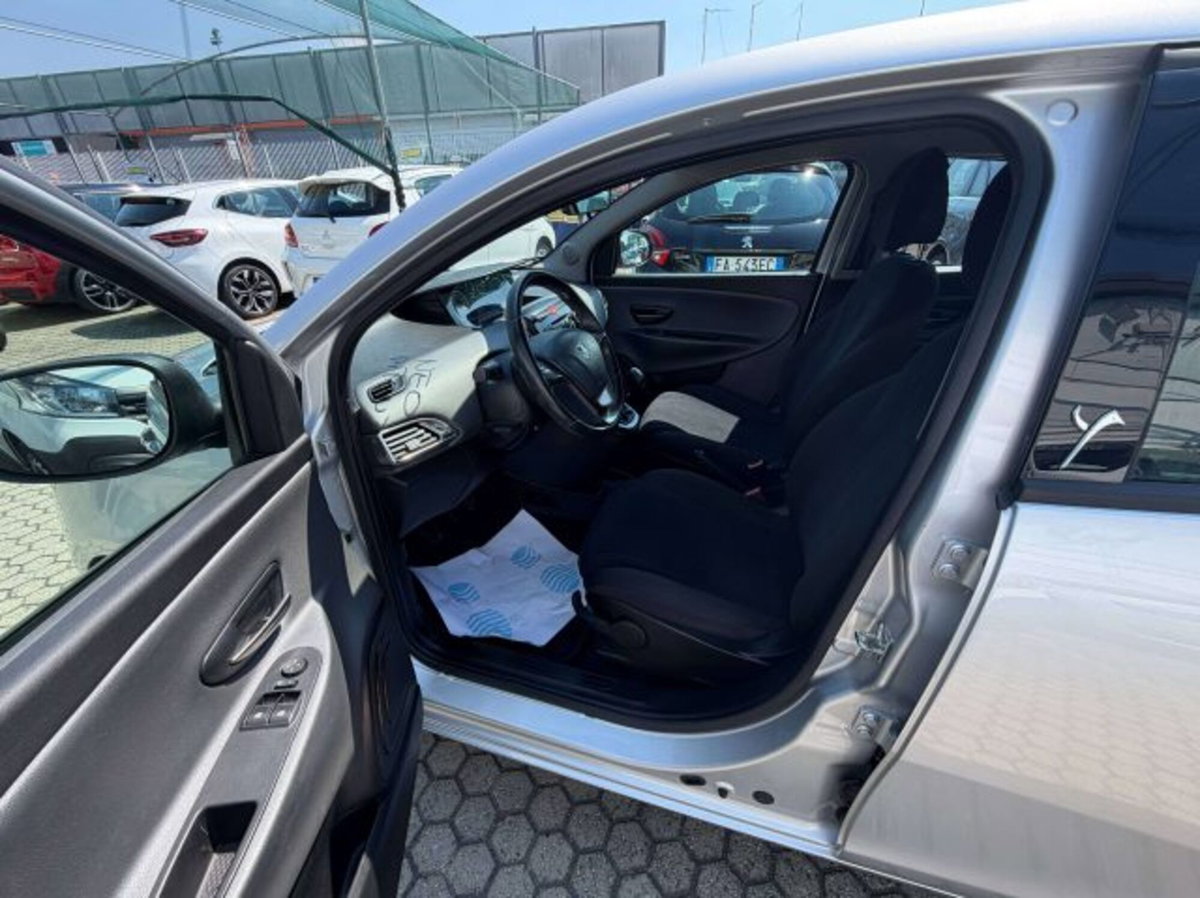 Lancia Ypsilon 1.3 MJT 16V 95 CV 5 porte S&S Gold (8)