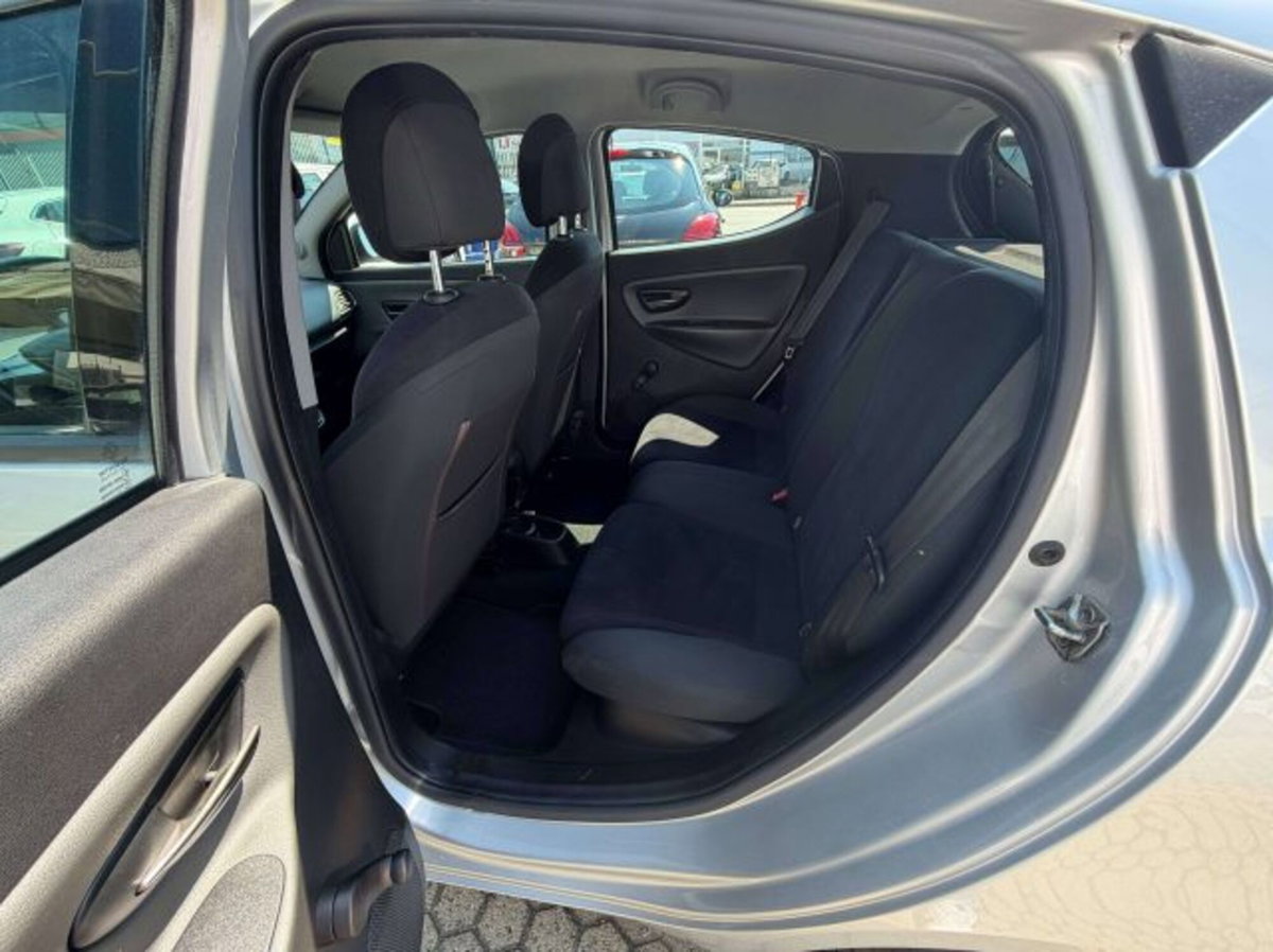 Lancia Ypsilon 1.3 MJT 16V 95 CV 5 porte S&S Gold (9)