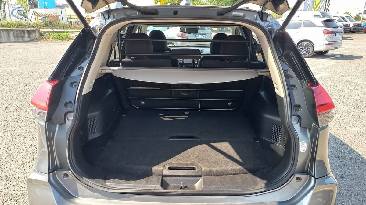 Nissan X-Trail 1.6 dCi 2WD N-Connecta (7)