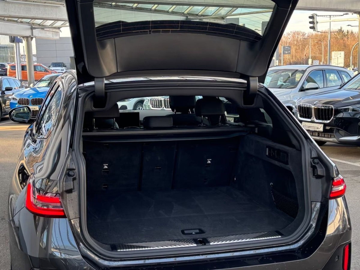 BMW Serie 5 Touring 520d  48V sdrive MSport Pro auto (11)