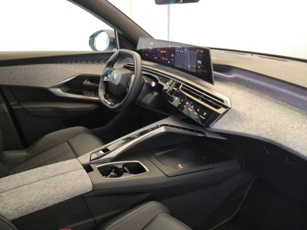 Peugeot 5008 1.2 hybrid 48V GT 136cv e-dcs 6 (9)