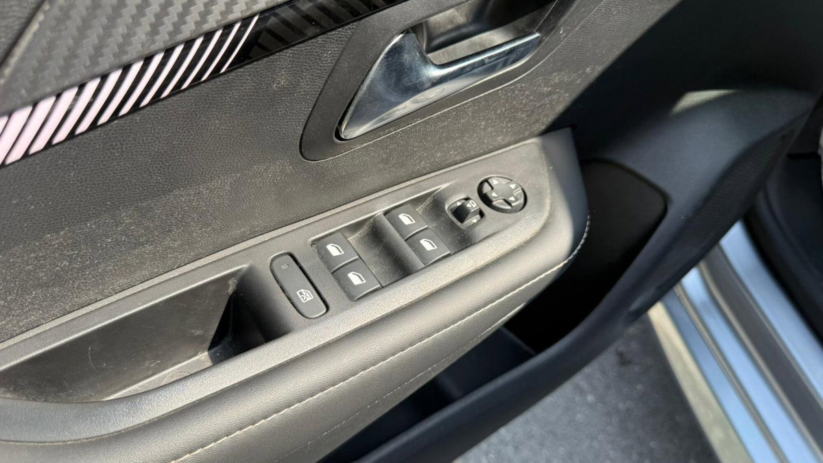 Peugeot 208 PureTech 100 Stop&Start 5 porte Allure (17)