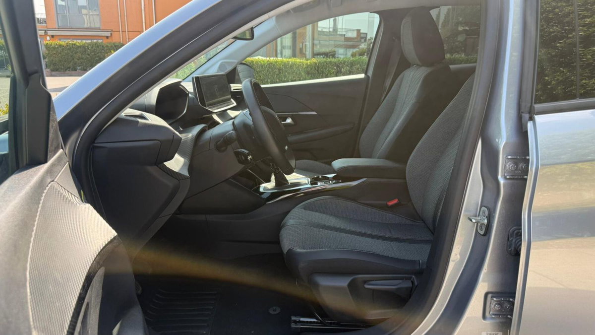 Peugeot 208 PureTech 100 Stop&Start 5 porte Allure (18)