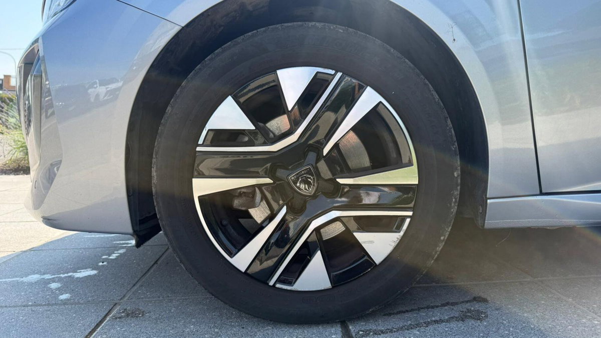 Peugeot 208 PureTech 100 Stop&Start 5 porte Allure (7)