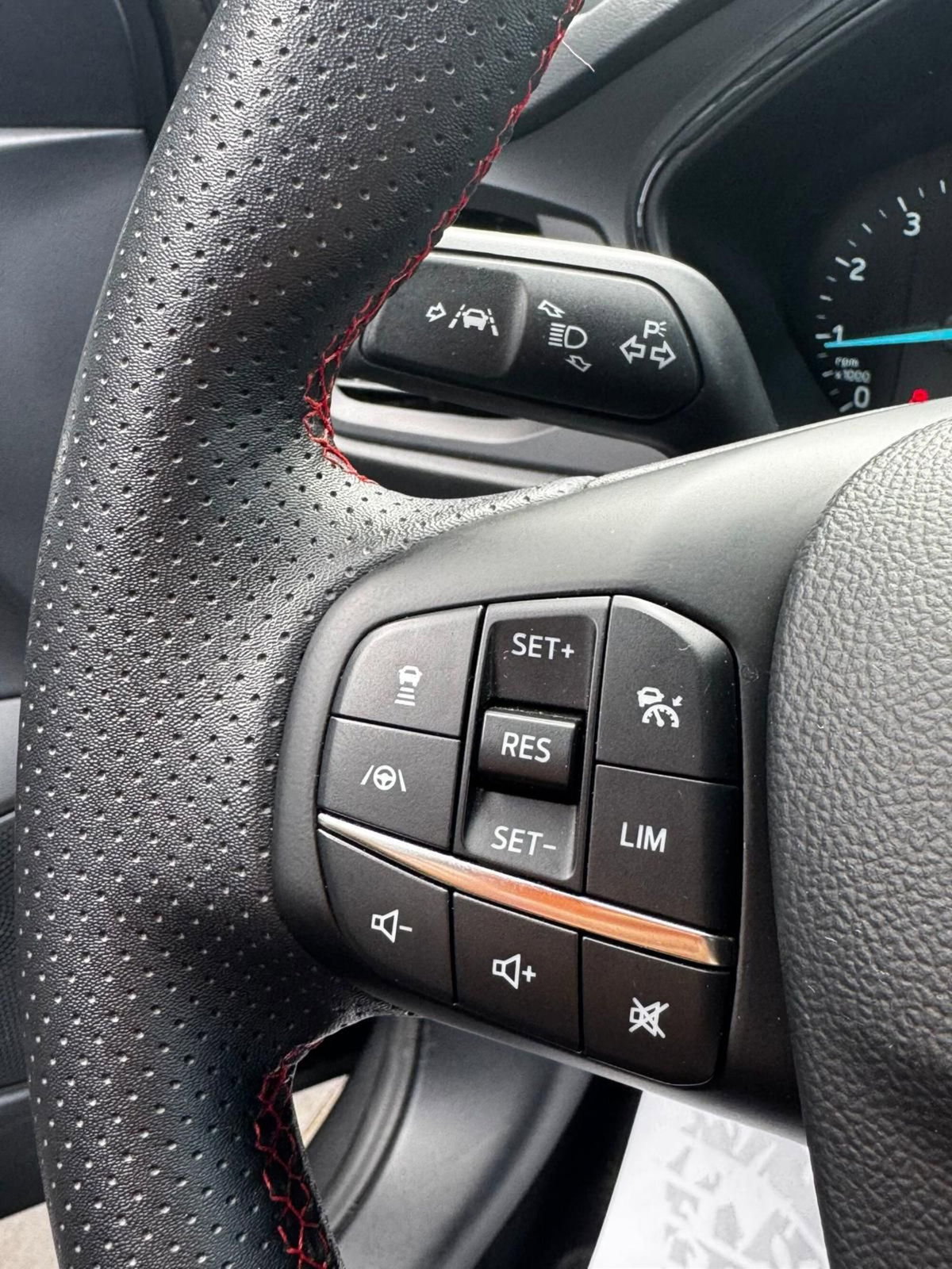 Ford Focus 1.0t ecoboost h ST-Line X 155cv powershift (20)