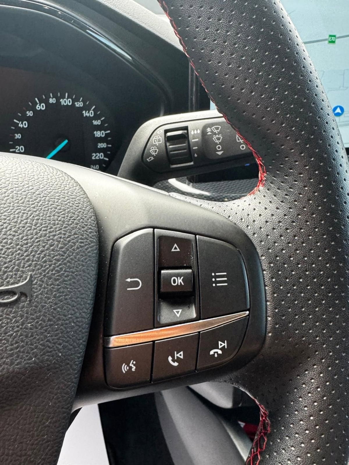 Ford Focus 1.0t ecoboost h ST-Line X 155cv powershift (16)