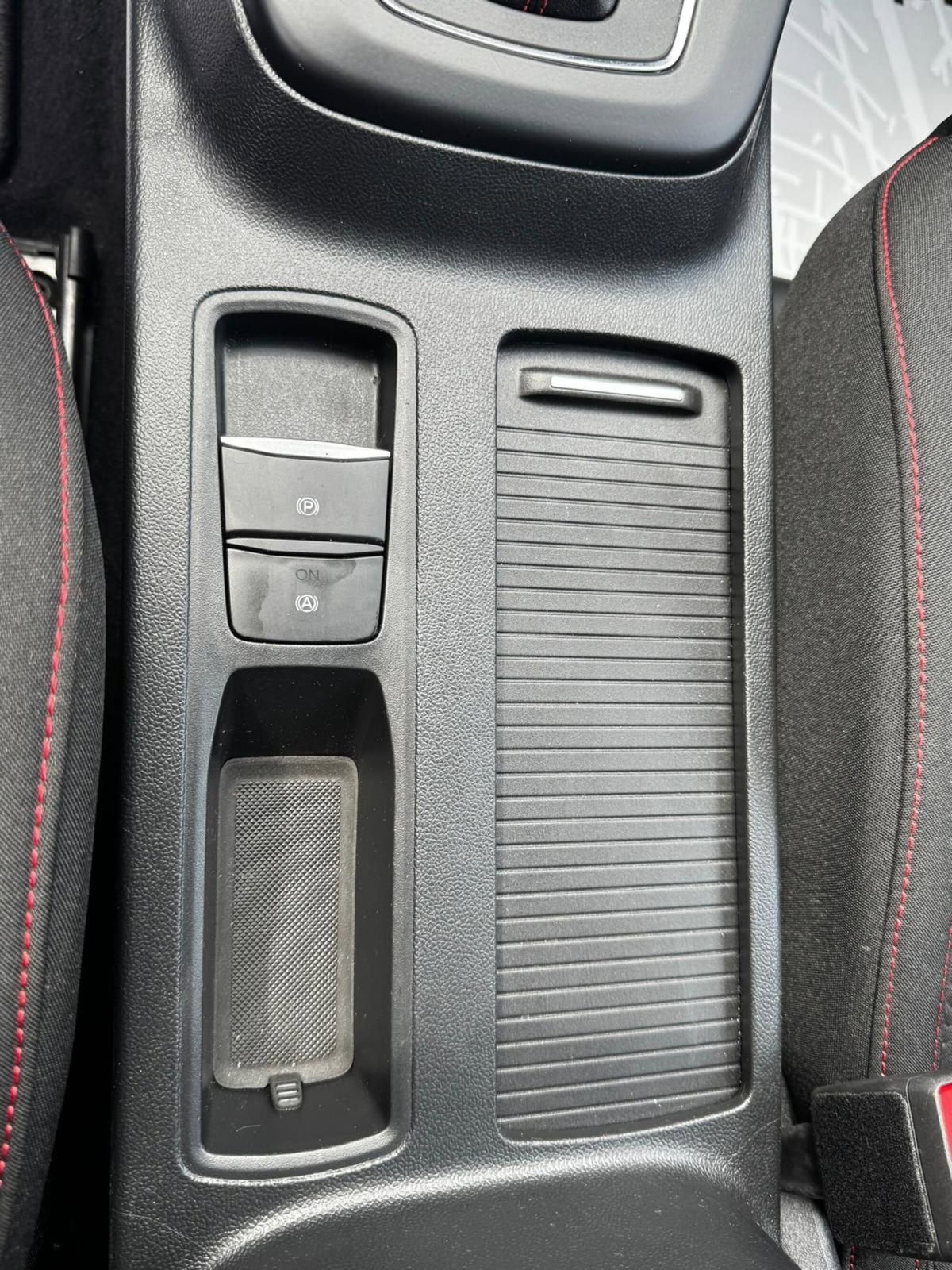 Ford Focus 1.0t ecoboost h ST-Line X 155cv powershift (19)