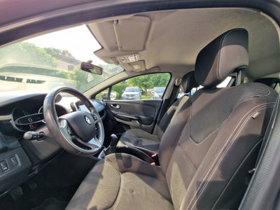 Renault Clio 1.2 75CV 5 porte Costume National (10)