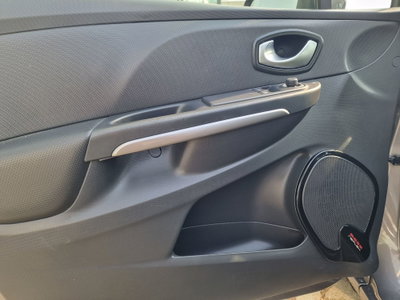 Renault Clio 1.2 75CV 5 porte Costume National (13)