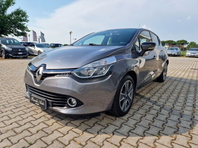 Renault Clio 1.2 75CV 5 porte Costume National (2)